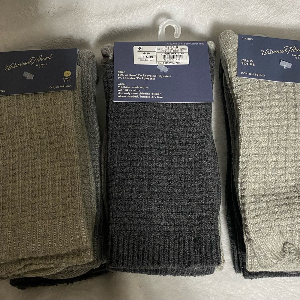 3 packs of 3 Universal Thread Women's Crew Socks - Dark Gray, Light Gray